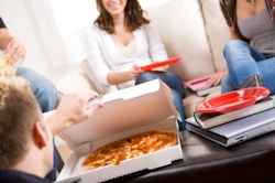 College_student_dorm_pizza alternative college housing options